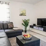 Ferienwohnung Am Zeppelin Hangar